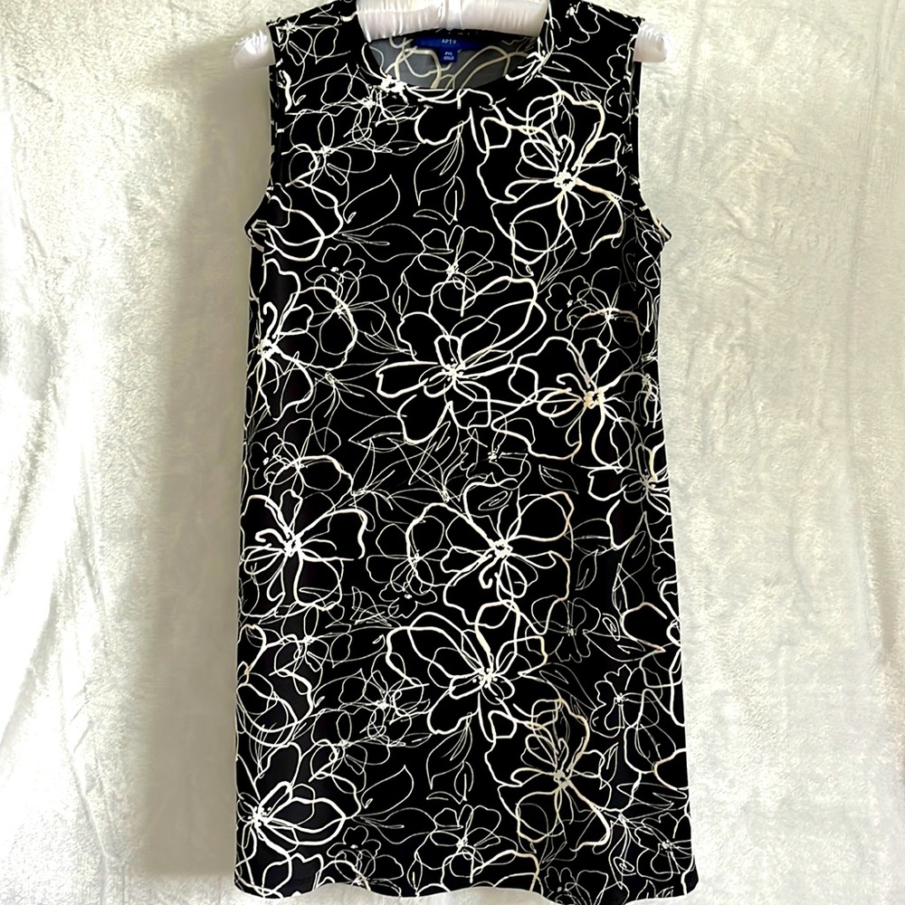 APT.9 ladies sleeveless dress. Size PXL. NWOT.